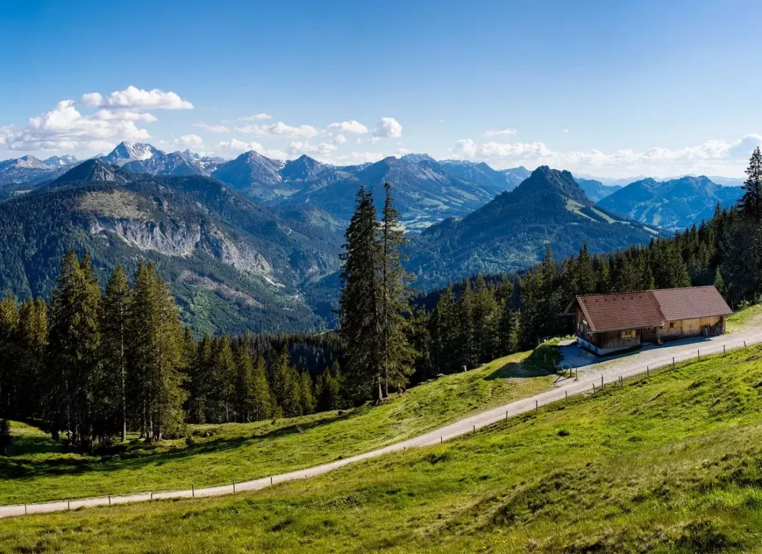 csm_02DinserhuettePano_2027small_6fb05835d5